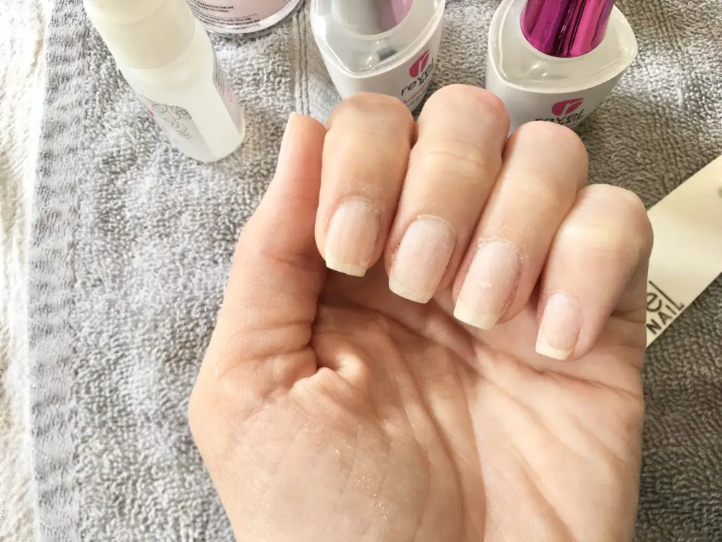 Plain fingernails before dip nails